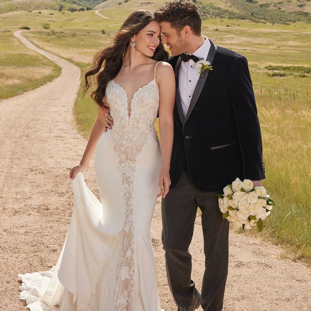 Martina Liana Ivory Lace Wedding Dress
